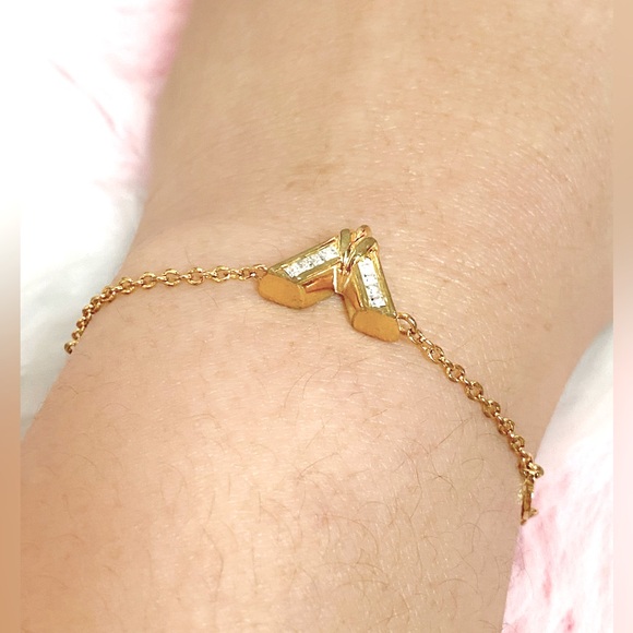 Louis Vuitton Essential V Gold Tone Bracelet - Picture 4 of 13